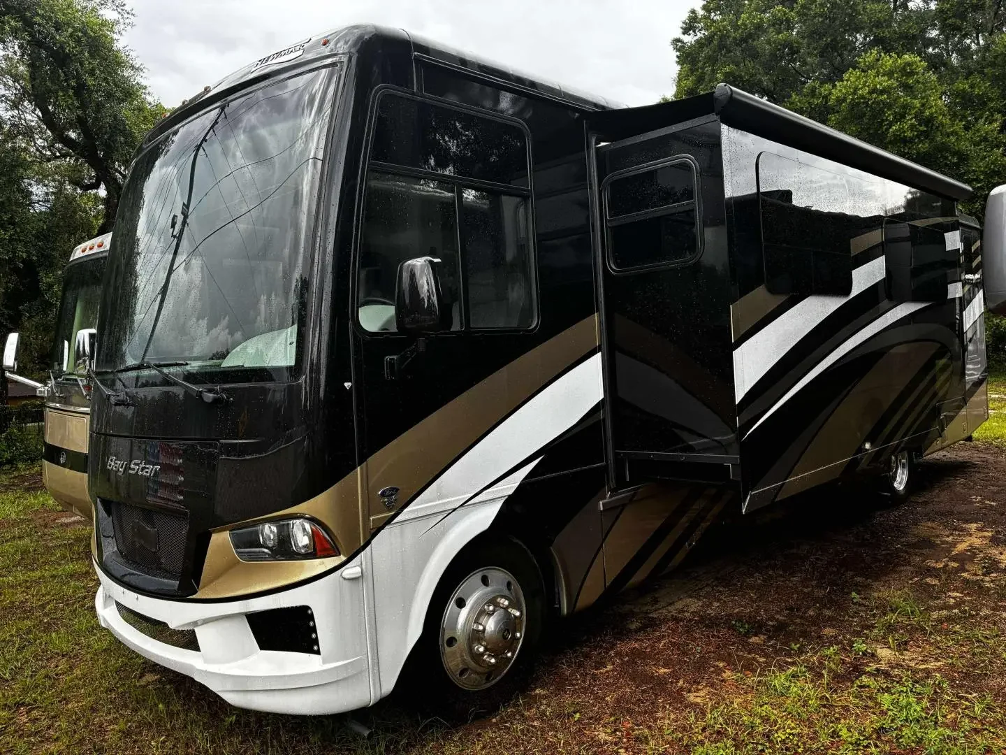 2021 Newmar Bay Star 3609 exterior