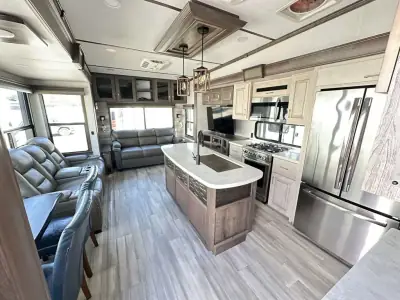2021 Alliance Paradigm 310RL photo 5