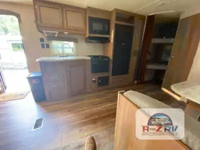 2018 Coachmen Catalina 261BHS photo 12