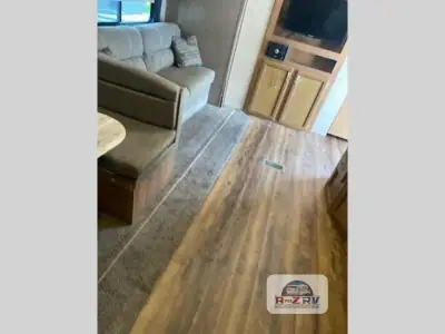 2018 Coachmen Catalina 261BHS photo 9