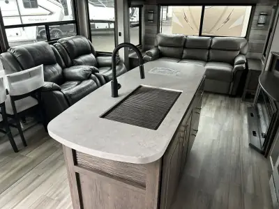 2021 Alliance Paradigm 310RL photo 9