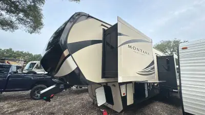 2018 Keystone Montana High Country FW 358BH photo 3