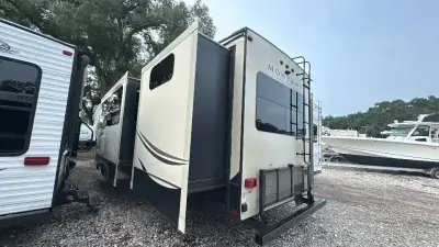 2018 Keystone Montana High Country FW 358BH photo 6
