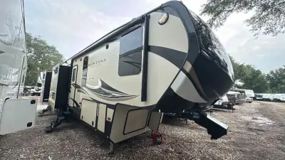 2018 Keystone Montana High Country FW 358BH photo 2