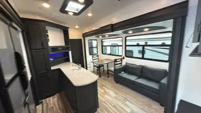 2018 Keystone Montana High Country FW 358BH photo 12