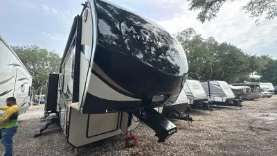 2018 Keystone Montana High Country FW 358BH photo 42