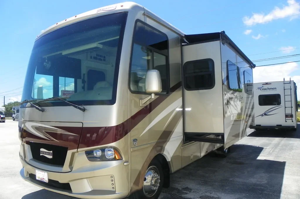 2021 Newmar Bay Star Sport 2702 exterior