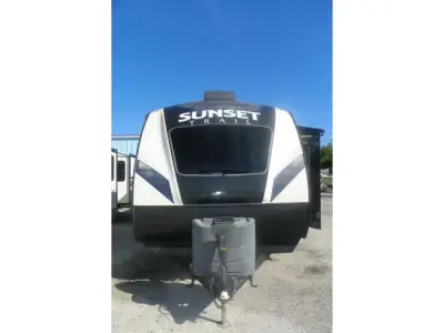 2017 Crossroads Sunset Trail Grand Reserve ST33RL photo 3