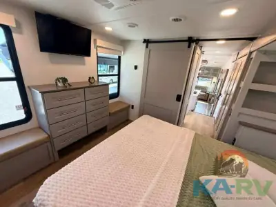 2025 Alliance PARADIGM 340RL photo 2
