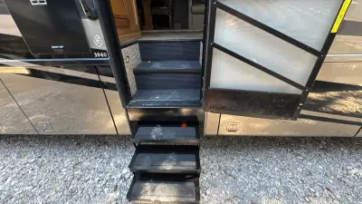 2014 Newmar Canyon Star 3940 photo 53