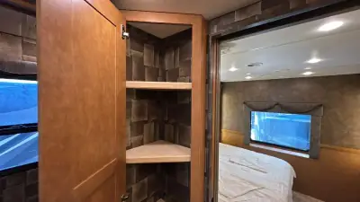 2014 Newmar Canyon Star 3940 photo 30
