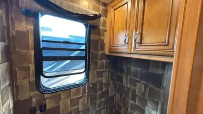 2014 Newmar Canyon Star 3940 photo 19