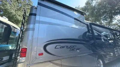 2014 Newmar Canyon Star 3940 photo 72