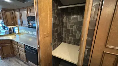 2014 Newmar Canyon Star 3940 photo 32