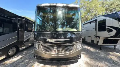 2014 Newmar Canyon Star 3940 photo 2