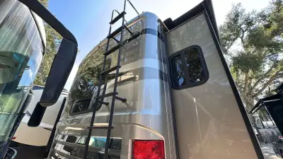 2014 Newmar Canyon Star 3940 photo 70