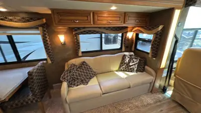 2014 Newmar Canyon Star 3940 photo 42