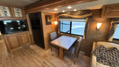 2014 Newmar Canyon Star 3940 photo 43