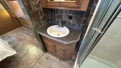 2014 Newmar Canyon Star 3940 photo 29