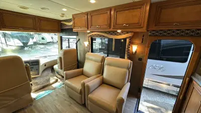 2014 Newmar Canyon Star 3940 photo 13