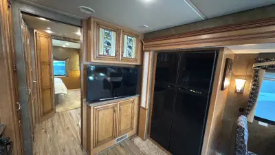 2014 Newmar Canyon Star 3940 photo 15