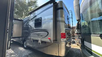 2014 Newmar Canyon Star 3940 photo 4
