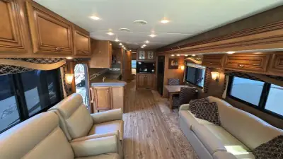 2014 Newmar Canyon Star 3940 photo 7