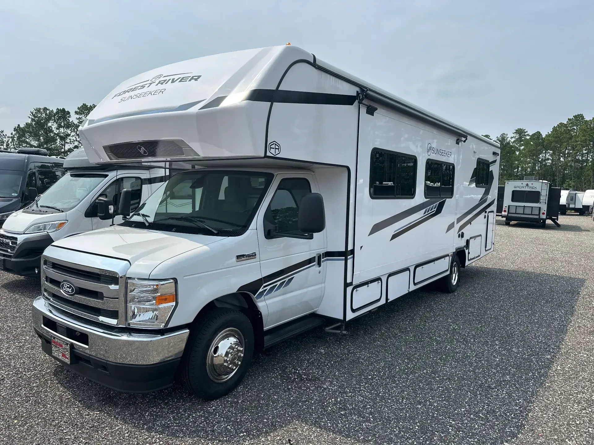 2026 Forest River FOREST RIVER SUNSEEKER 2850 SLEF exterior