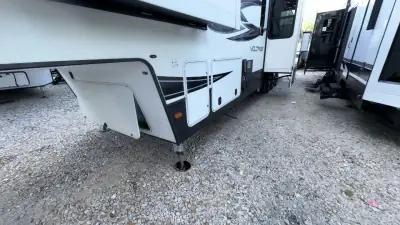 2017 Voltage By Dutchmen Voltage FW Toy Hauler 4105 photo 48