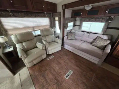 2016 Forest River Rockwood Signature Ultra Lite 8289WS photo 6
