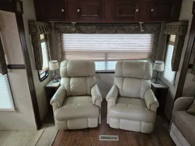 2016 Forest River Rockwood Signature Ultra Lite 8289WS photo 11