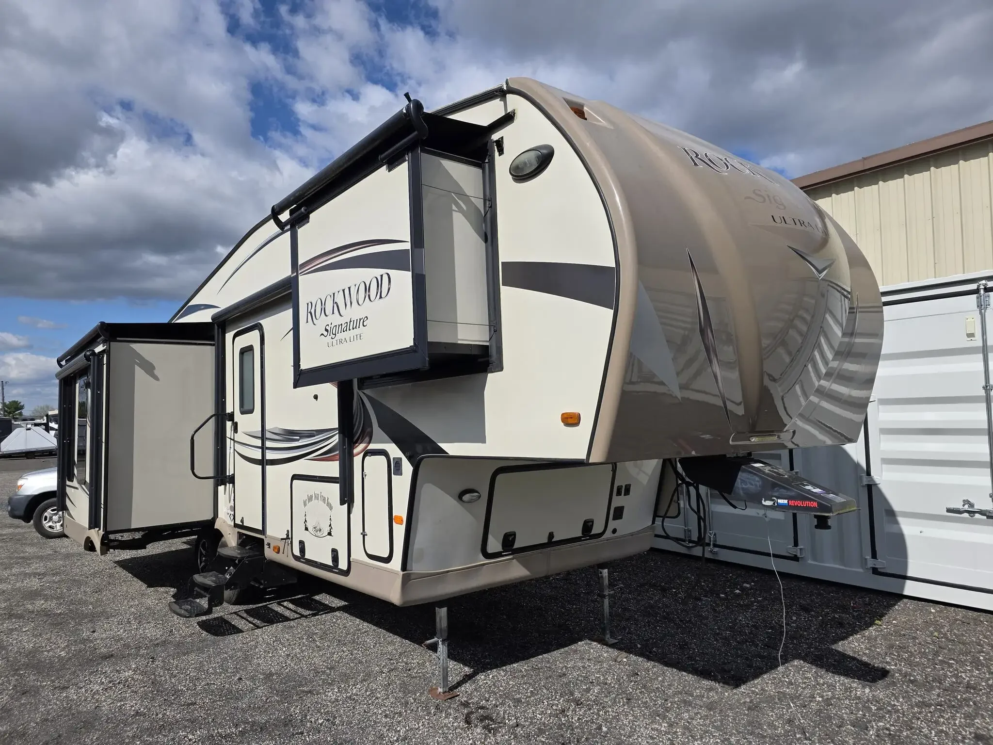 2016 Forest River Rockwood Signature Ultra Lite 8289WS exterior