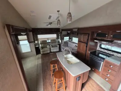 2016 Forest River Rockwood Signature Ultra Lite 8289WS photo 4