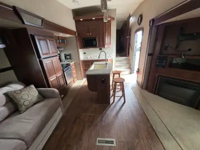 2016 Forest River Rockwood Signature Ultra Lite 8289WS photo 5