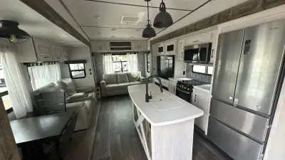 2021 Heartland Bighorn Traveler FW 32RS photo 10