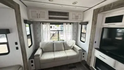 2021 Heartland Bighorn Traveler FW 32RS photo 11