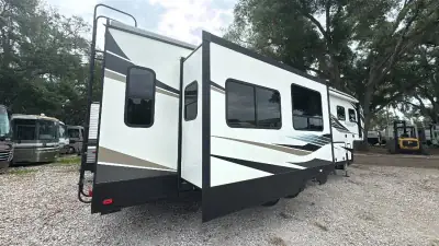 2021 Heartland Bighorn Traveler FW 32RS photo 8