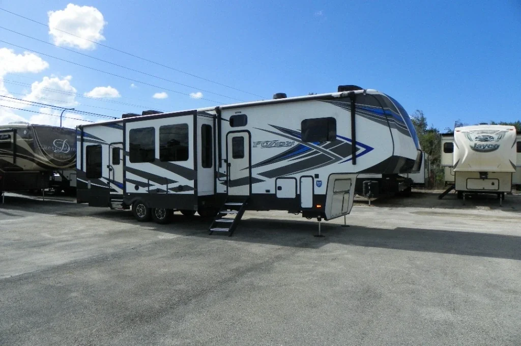 2020 Keystone Fuzion 373 exterior