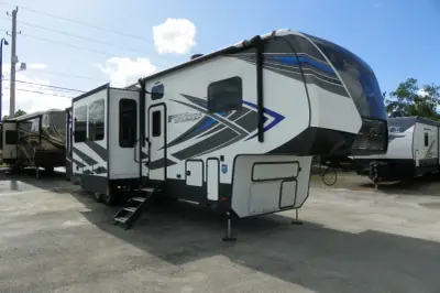 2020 Keystone Fuzion 373 photo 3