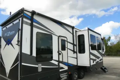 2020 Keystone Fuzion 373 photo 6