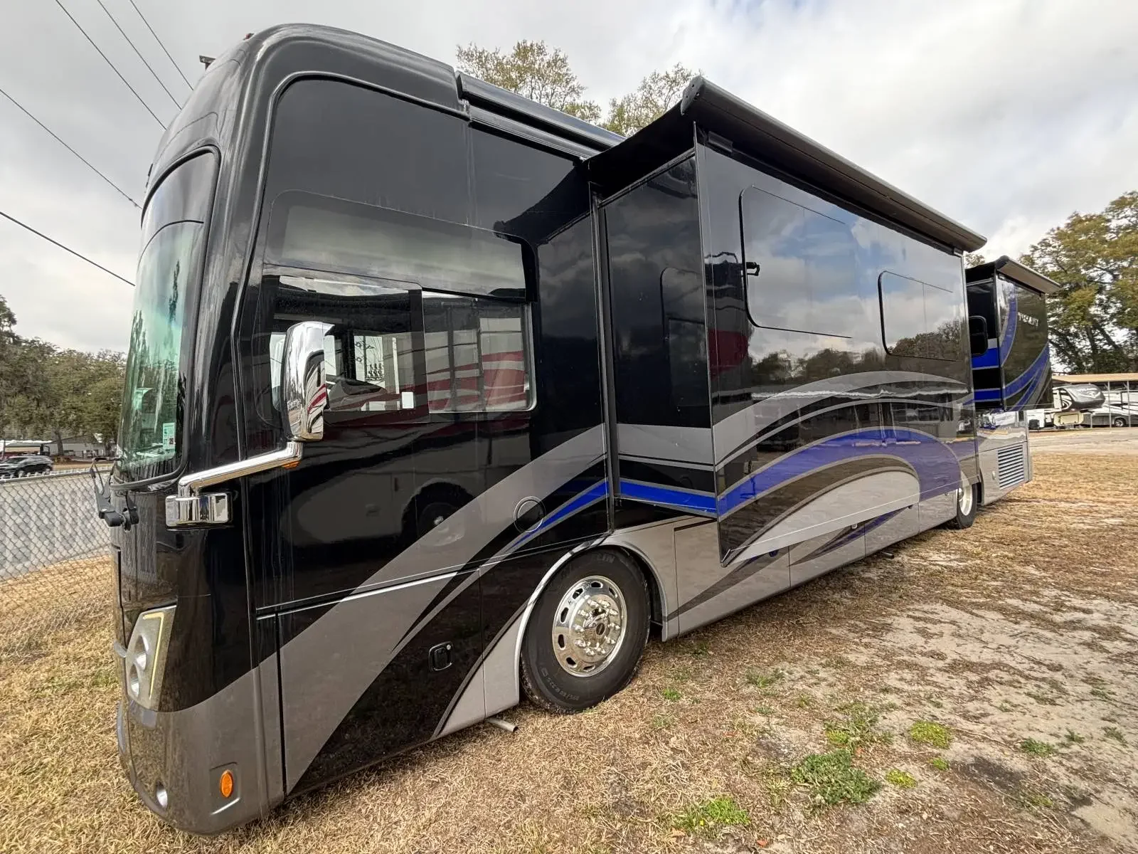 2023 Thor TUSCANY 40RT exterior