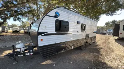 2022 Coachmen Clipper Single Axle 182DBU photo 3