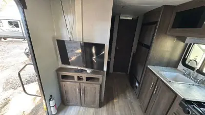 2022 Coachmen Clipper Single Axle 182DBU photo 12