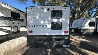 2022 Coachmen Clipper Single Axle 182DBU photo 6