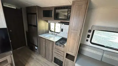 2022 Coachmen Clipper Single Axle 182DBU photo 13