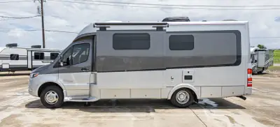 2021 Regency Ultra Brougham 25MB photo 6