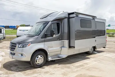 2021 Regency Ultra Brougham 25MB