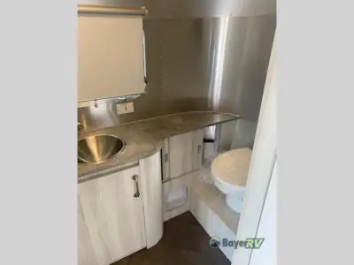 2026 Airstream International 23FB Twin photo 17
