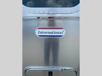 2026 Airstream International 23FB Twin photo 3