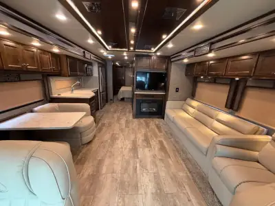 2020 Tiffin Motorhomes Allegro Red 33AA photo 7